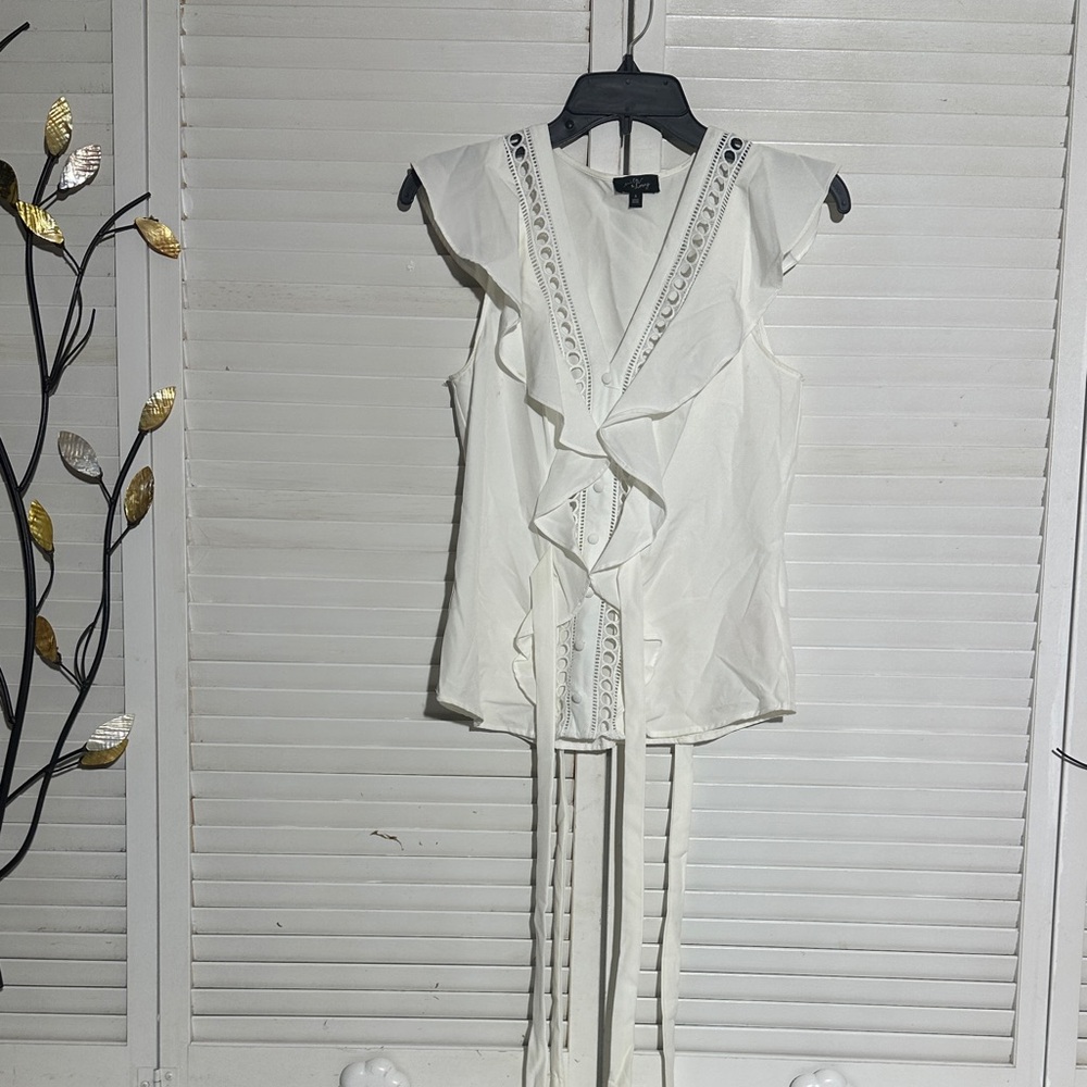 Elegant White Ruffled Women's Top